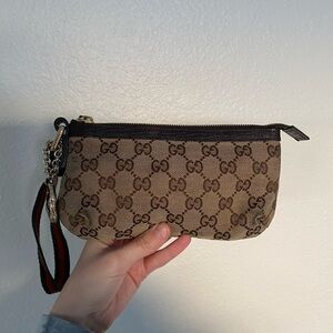Gucci pochette wristlet